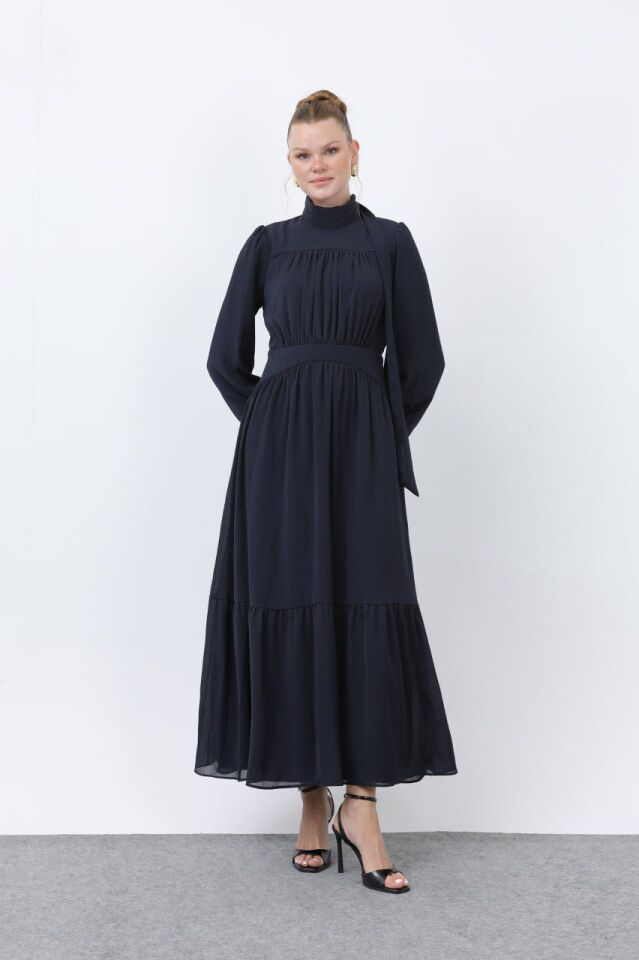 Uzun Şifon Elbise Yüksek Yaka Belden Oturtmalı