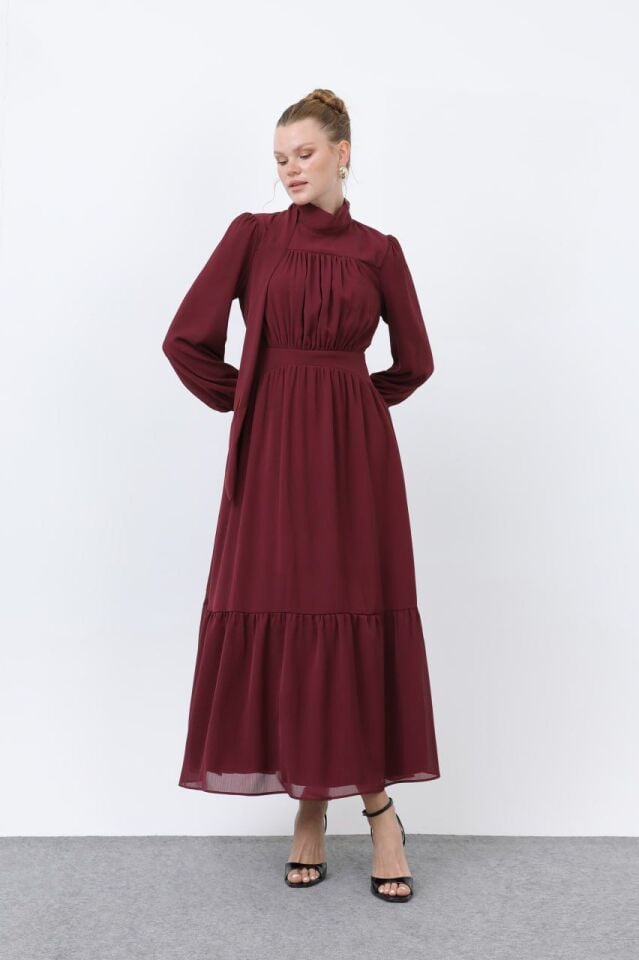 Uzun Şifon Elbise Yüksek Yaka Belden Oturtmalı