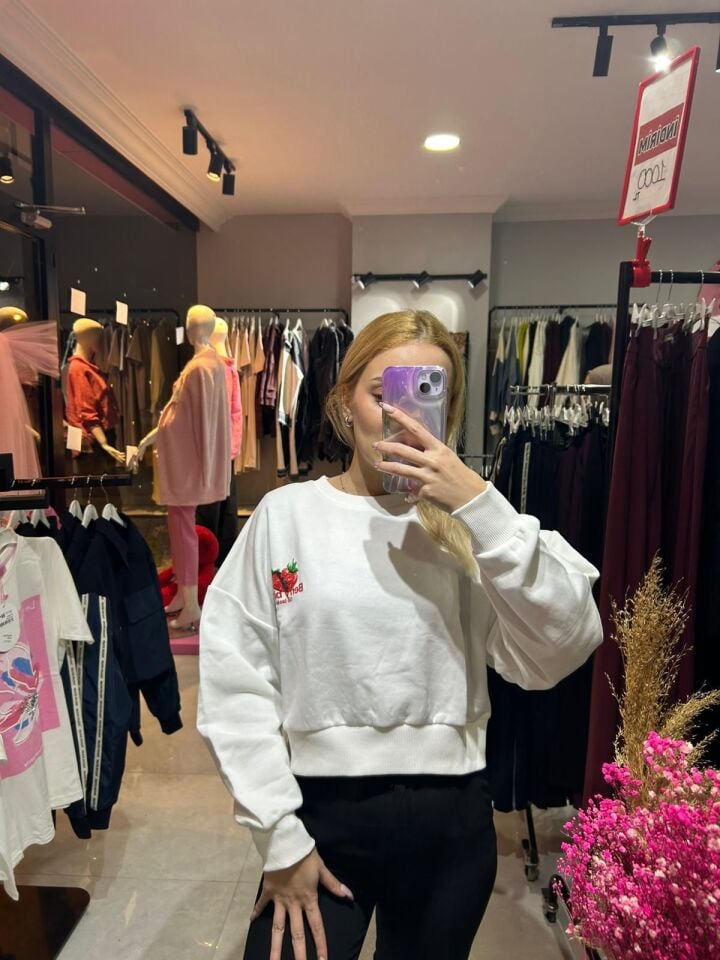 Çilek Nakış Detaylı Oversize Sweatshirt Ekru