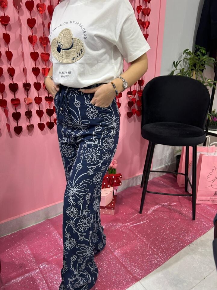 Nakış Desenli Bol Paça Pantolon Lacivert